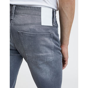 Jeans de mezclilla lavada de alta calidad para hombre, listos para enviar, corte ajustado y recto, 100% algodón, transpirables y ecológicos. - Product Image 4
