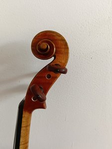 Violín Hecho a Mano con Tapa de Abeto, Fondo de Arce, Diapasón de Ébano, Acabado Barnizado, Cuerdas de Acero, Instrumento Musical - Product Image 5