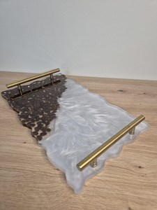 Bandeja de servir de resina hecha a mano con asa de metal, bandeja decorativa de diseño de alta calidad, multiusos para cocina - Product Image 5