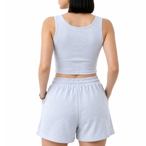 Ensemble haut court et short pour femme, qualité supérieure, tissu doux et respirant, fabrication sur mesure, style été, directement de l'usine. - Product Image 2