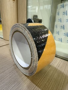 เทปกันลื่น HOKI PVC แบบมีเม็ดทราย สำหรับพื้นและบันได - Product Image 3