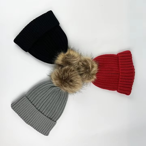 Gorro de Punto para Mujer, Invierno, con Pompón de Piel Sintética, Gorro Cálido de Punto, con Parche de Goma - Product Image 2