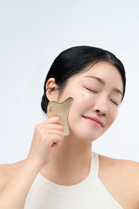 Outil facial Gua Sha en forme de cœur NOBBAN, bronze coréen Bangjja Yugi (alliage 78:22), lifting en V et massage du visage - Product Image 6