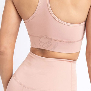 Ensemble de yoga fitness respirant et écologique : soutien-gorge de sport extensible et leggings de compression pour l'entraînement, la gym et les exercices de yoga - Product Image 6