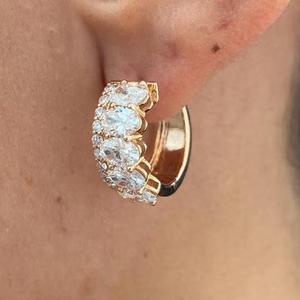 Boucles d'oreilles créoles ovales et en forme de poire pour femme, en or jaune 14 carats, avec diamants naturels, style Huggie, de luxe, pour mariée et anniversaire - Product Image 3