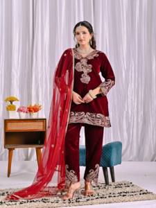 Conjunto de diseñador con bordado y secuencia de codificación, top de terciopelo viscosa con pantalón y dupatta, completamente cosido y listo para usar. - Product Image 5