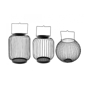 Lanterne victorienne en fer forgé avec détails ornés pour intérieurs vintage, réceptions de mariage et accessoires de décoration de jardin élégants - Product Image 4