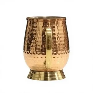Mug en cuivre avec poignée, design vintage, extérieur métallique texturé, style minimaliste, vaisselle de qualité supérieure, forme de baril, cuivre martelé - Product Image 4