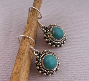 Boucles d'oreilles pendantes vintage en turquoise naturelle du sud-ouest, en argent massif 925, style ethnique texturé, bijoux artisanaux - Product Image 4