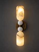 Applique murale LED E26 en bronze de style moderne français avec abat-jour en verre, CRI 80, lumière chaude blanc cassé pour chambre à coucher, chevet, couloir