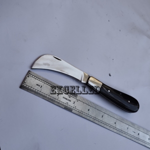 Cuchillo Plegable de Acero Inoxidable Hecho a Mano Personalizado para Acampar al Aire Libre con Mango de Cuerno de Toro Negro - Product Image 5