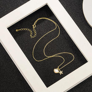 AMBER JEWELS สร้อยคอเปลือกหอยมุกน้ำทะเลสีขาว AAA ชุบทองสำหรับผู้หญิง เครื่องประดับสวมใส่ได้ทุกวันแบบมินิมอล - Product Image 3