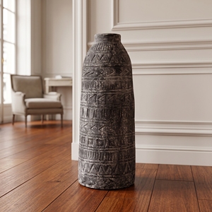 Jarrón de suelo rústico Bali gris carbón antiguo, cilíndrico alto, con patrón geométrico tallado, cerámica artesanal, estilo azteca tribal bohemio para el hogar - Product Image 2