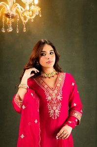 Salwar Kameez de Diseñador en Seda Georgette Pura con Piel Sintética y Bordado, Sin Arrugas, Tallas S a XXL, para Bodas y Fiestas - Product Image 3