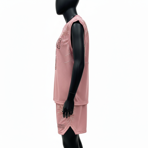 ชุดกางเกงบาสเก็ตบอลผู้หญิง ผ้าโพลีเอสเตอร์ตาข่ายระบายอากาศ GSM สีชมพูอ่อนวิบวับ โลโก้แบบรีดร้อน ชุดยูนิฟอร์มสั่งทำพิเศษสำหรับผู้หญิง - Product Image 3