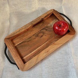 Plateau de service en bois vintage avec poignées en fer noir : Décoration rustique de style farmhouse - Product Image 4