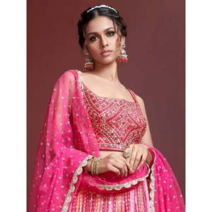Conjunto de Lehenga Choli Bordado en Chinon para Mujer Talla Grande en un Atractivo Color Rosa - Product Image 5