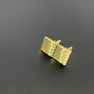 Ensemble de boutons de manchette et pince à cravate en or gravé de motifs tourbillonnants de luxe Benon pour hommes |   Accessoires de fête et de mariage formels haut de gamme, cadeau d'affaires - Product Image 3