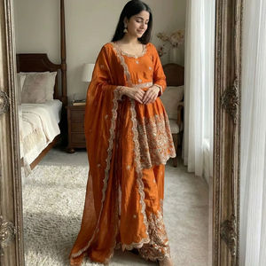 Salwar Kameez Morado de Moda Feni para Mujer, Talla S, Hermoso con Bordado de Lentejuelas, para Fiestas, Elegante, Tradicional, para Todas las Temporadas - Product Image 1