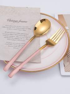 Transforma las mesas de celebración con cubertería decorativa árabe que define la elegancia. - Product Image 6