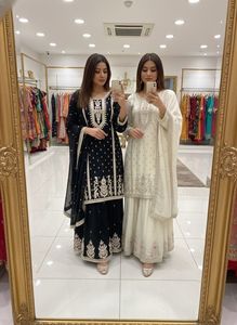 ชุดเสื้อผ้าไหมชีนอนเนื้อหนาเย็บสำเร็จพร้อมกางเกงพลลาโซและผ้าคลุมไหล่ ประดับกระจกเพชรและงานฝีมือประณีต พร้อมแขนเสื้อแบบแฟนซี สำหรับงานแต่งงาน - Product Image 5