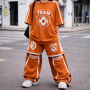 Créez votre propre survêtement d'hiver pour homme inspiré du football, en mélange de polyester, avec capuche - Style streetwear - Product Image 2