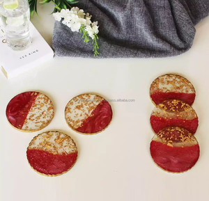 Sous-verres ronds en cuir rouge et or, antidérapants, ensemble de tapis élégants - Product Image 1
