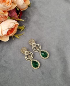 Pendientes elegantes con piedras preciosas en forma de lágrima, pendientes de diseño para mujer, joyería étnica para fiestas y celebraciones. - Product Image 3