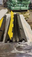 Protector de Cables de Goma para Tráfico de Entrada de Vehículos, 2 Canales, 900*500*50mm, Reductor de Velocidad Antideslizante, Protección de Cables