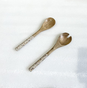Service à salade en bois et résine de qualité supérieure, idéal pour servir la salade à la maison, dans la cuisine, lors de fêtes et d'événements, à prix très bas. - Product Image 2