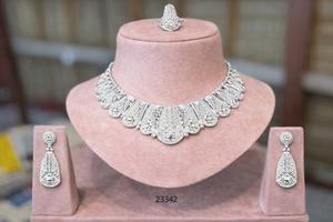 Elegante conjunto de collar con diseño de hojas en acabado dorado y plateado con pendientes colgantes a juego 23339 - Product Image 4