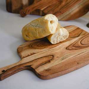 Tabla de cortar de madera maciza de acacia hecha a mano con asa, no tóxica, ideal para regalo, tabla de servir para cocina, tabla para embutidos y pan. - Product Image 3