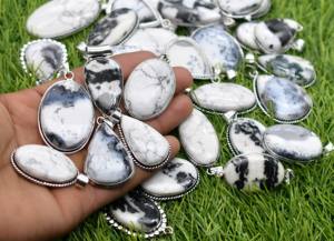 Colgante de Piedra Preciosa Hecho a Mano de Howlite, Ópalo Dendrítico y Jaspe Zebra, Chapado en Plata Antigua, Estilo Cristiano Vintage - Product Image 5