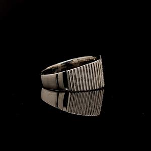 Bague signet pour homme en diamant cultivé en laboratoire personnalisé, bague du petit doigt, bijoux de luxe hip-hop, plaqué or, Loista Jewels - Product Image 2