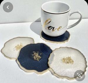 Ensemble de sous-verres en résine avec paillettes dorées de luxe, faits à la main, résistants à la chaleur - Product Image 5