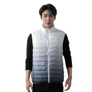 เสื้อกั๊กสปอร์ตบุขนเป็ดสำหรับผู้ชาย มีซิปและคอตั้ง น้ำหนักเบา สีขาวไล่เฉด สำหรับใส่ในฤดูหนาว แบบไม่มีแขน - Product Image 3