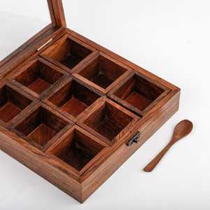 Boîte à épices artisanale en bois Masala Dabba, 9 compartiments, ensemble organisateur d'épices indien, couvercle en verre, cuillère, style rustique, cuisine, compatible lave-vaisselle - Product Image 4
