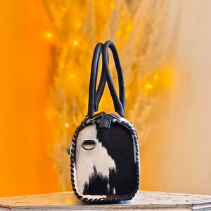 Sac de voyage décontracté de luxe en cuir véritable léger avec fermeture éclair et motif lettres en polyester Venus Leathers pour femmes et filles - Product Image 3