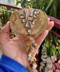 Bolso de Mano Metálico con Mosaico Chapado en Oro Hecho a Mano, con Forma Personalizada, Adornado con Perlas de Latón, Elegante Bolso de Noche Vintage - Product Image 1