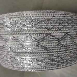 Dentelle de créateur durable et brillante pour vêtements ethniques, manches de chemisiers et bordures de dupatta. - Product Image 1