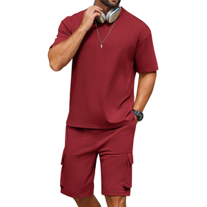 Conjunto de 2 piezas rojo para hombre, camiseta lisa de manga corta y pantalones cortos tipo cargo, conjunto informal de verano para calle, estilo de alta calidad - Product Image 3