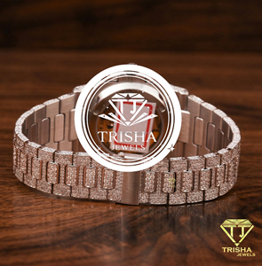 Reloj de lujo para mujer de acero inoxidable con elementos decorativos y diseño de brazalete - Product Image 3