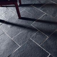 Pavés en pierre calcaire noire naturelle Kadappa pour patios, jardins, cours et projets extérieurs