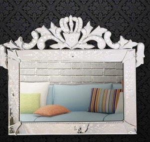 Espejo de Pared Veneciano de Lujo sin Marco con Cristal Biselado Intrincadamente Tallado, Motivos Florales Decorativos y Acabado Refinado - Product Image 1