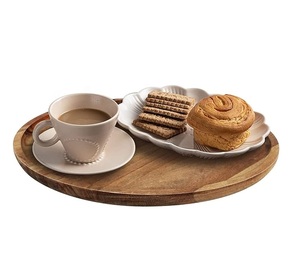 Plateau de service en bois large et personnalisable avec côtés profonds pour un transport sûr des aliments et des boissons - Product Image 1