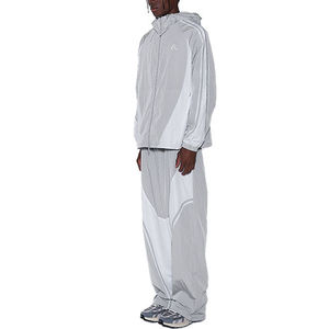 Nouvel ensemble de jogging décontracté pour hommes, personnalisé avec logo OEM, deux pièces, coupe-vent en nylon et polyester, survêtement en nylon pour hommes - Product Image 2