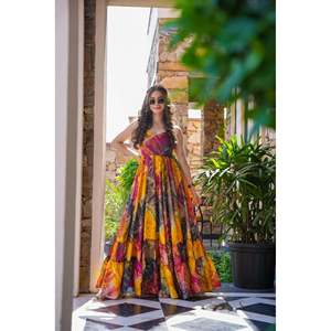 Vestido de Noche con Estampado Floral de Diseñador, Hermoso Vestido de Fiesta - Product Image 6