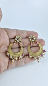 Pendientes Chandbali chapados en oro Jaipur Heritage, pendientes colgantes tradicionales con piedra roja rubí y perlas para mujer, joyería de boda - Product Image 4