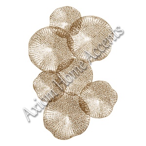 Escultura de pared de metal grande con diseño intrincado pieza de arte hecha a mano para interiores de casas modernas por Axiom Home Accents - Product Image 2