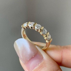 แหวนเพชรทรงกลมเจียระไนแบบบริลเลียนท์ห้าเม็ด ทองคำแท้ 14K เครื่องประดับหรูหราสำหรับงานหมั้น งานเลี้ยง หรือโอกาสพิเศษสำหรับคนรัก - Product Image 1